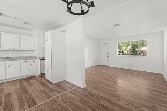 Foto del edificio - Beautiful 3 Bedroom 2 Bathroom