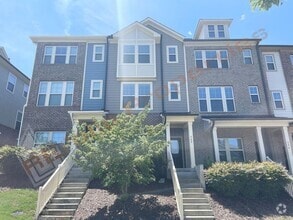 Building Photo - 562 Village Loop Dr