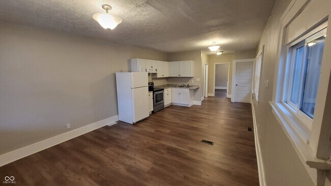 Foto del edificio - 3609 E Vermont St