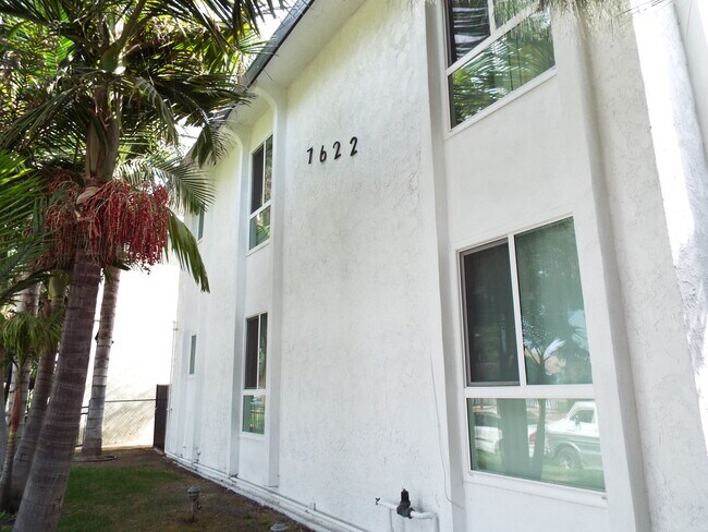 Frente del apartamento - 7622 Pickering Ave