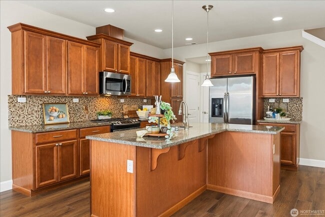 Building Photo - New! 3BD/2.5BTH Modern Townhouse in Greekb...