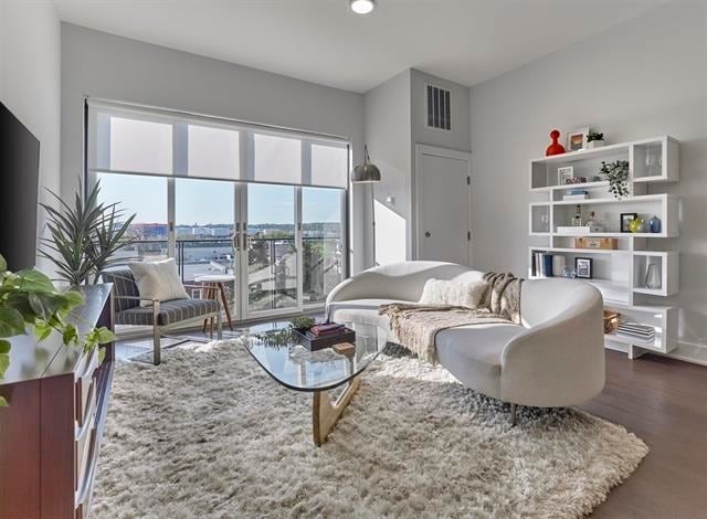 Primary Photo - 260 AVENUE E