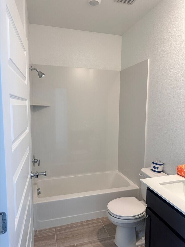 Foto del edificio - 1/2 off first full months rent with possession by 4/17/2026