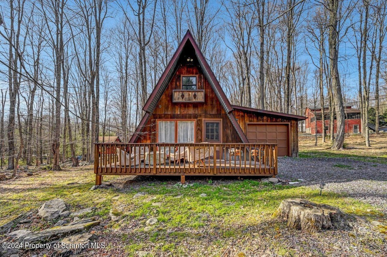 Primary Photo - 243 Ridgewood Cir