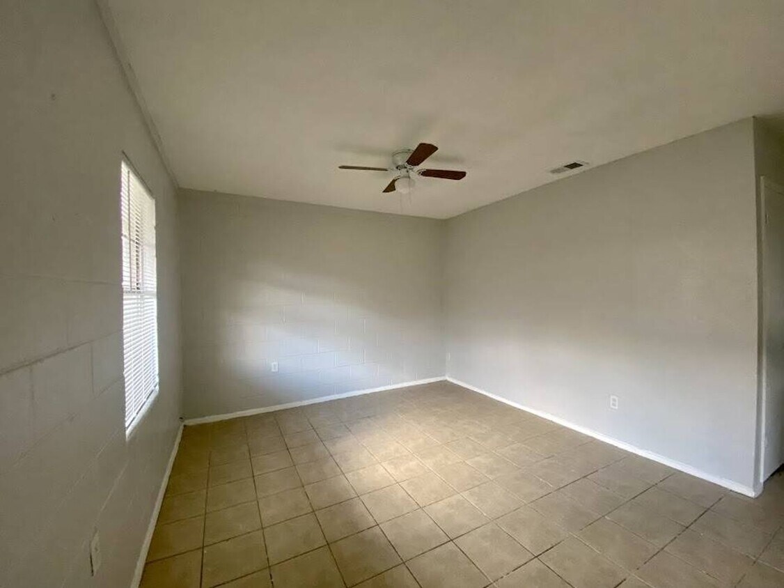 Foto del edificio - 821 W 1st St