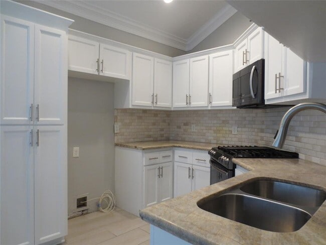Building Photo - 8214 Split Oak Dr
