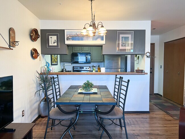 Building Photo - 380 E 11th Ave