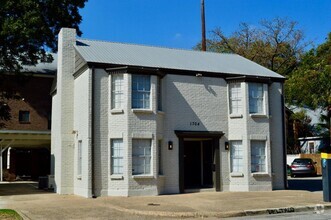 Building Photo - 1704 San Antonio St