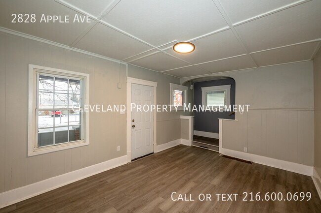 Foto del edificio - 2828 Apple Ave