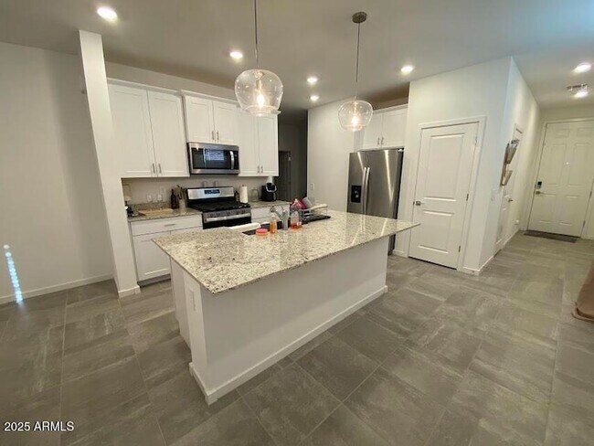 Foto del edificio - 3022 Hayden Rose Ave
