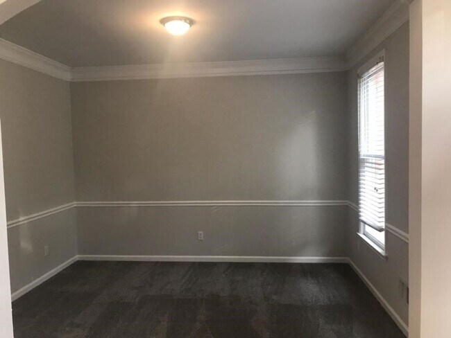 Foto del edificio - 230 Ridgewood Dr