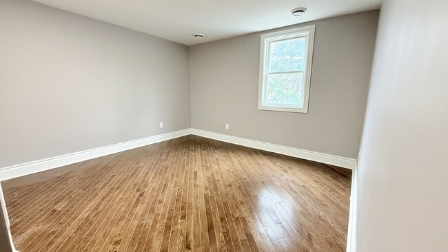 Building Photo - 316 Egerton St