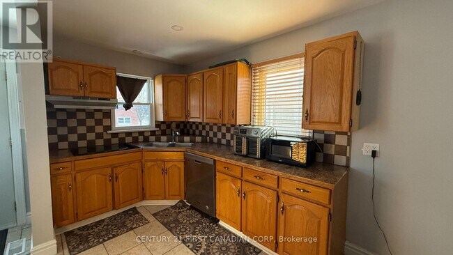 Building Photo - 93 Elgin St