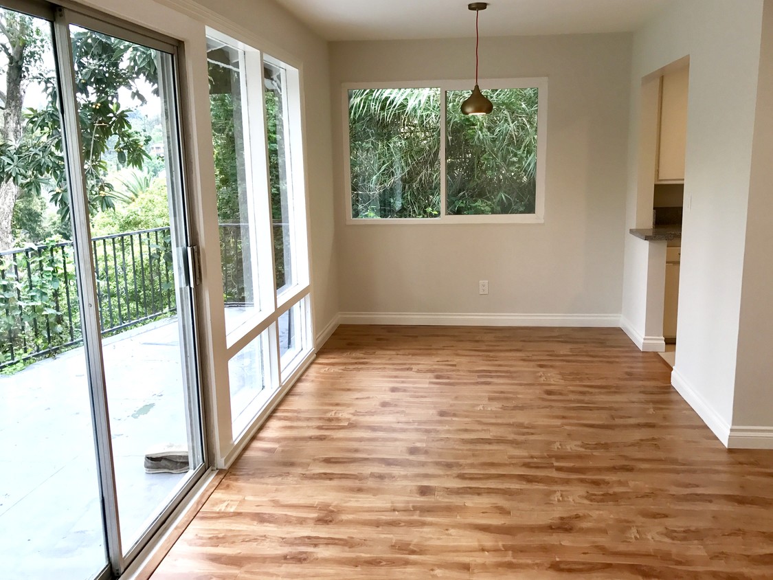 Primary Photo - 2222 N Cahuenga Blvd
