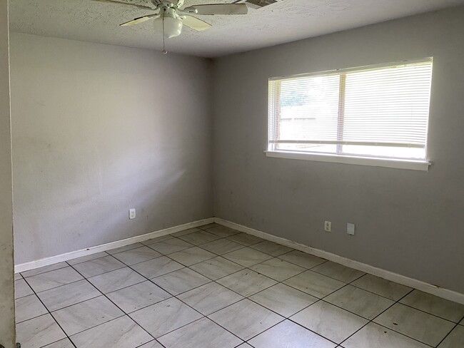 Building Photo - 8019 Beech Cove Ln