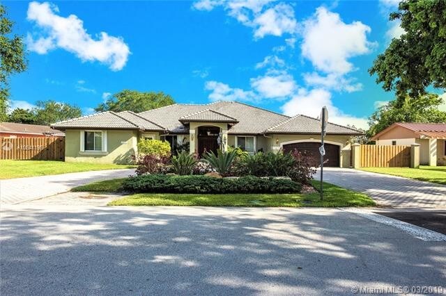 Primary Photo - 13130 N Calusa Club Dr