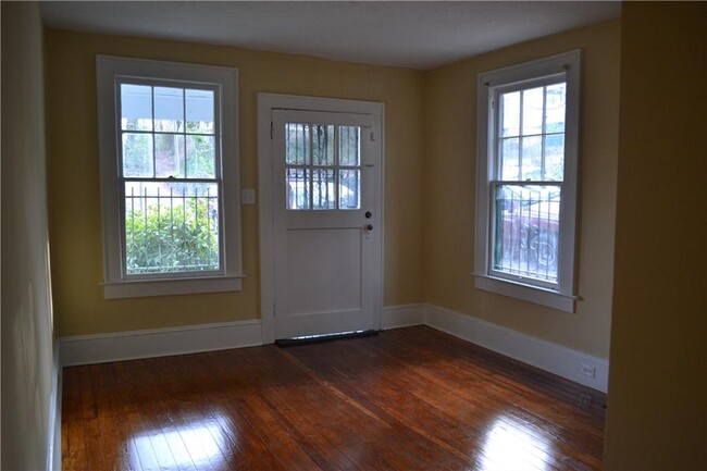 Foto del edificio - 790 N Evelyn Pl NW