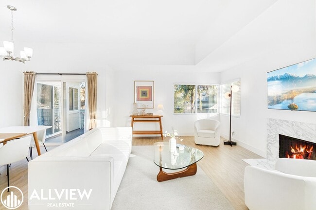 Building Photo - OCEAN VIEWS AND UPGRADED 2 BED/ 2 BATH UPP...