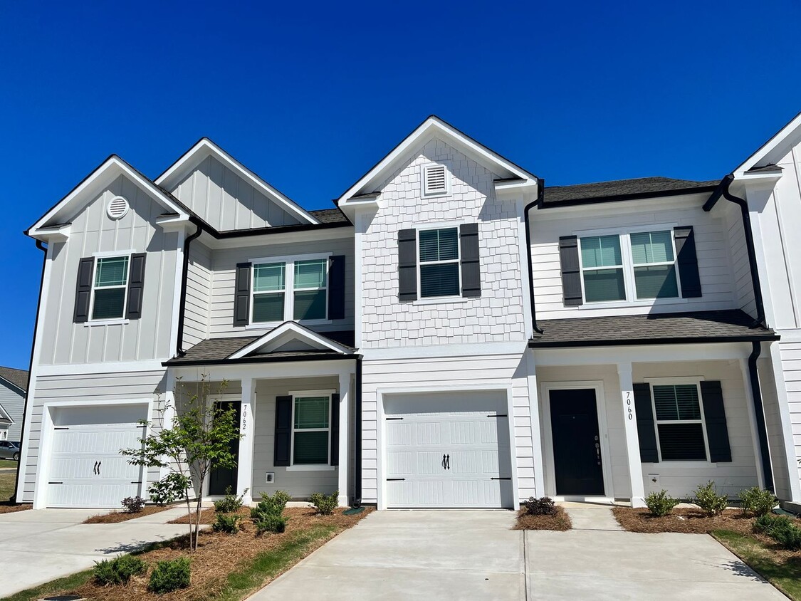Foto principal - BEAUTIFUL 3BD/2.5BTH Townhome - Belmont - ...
