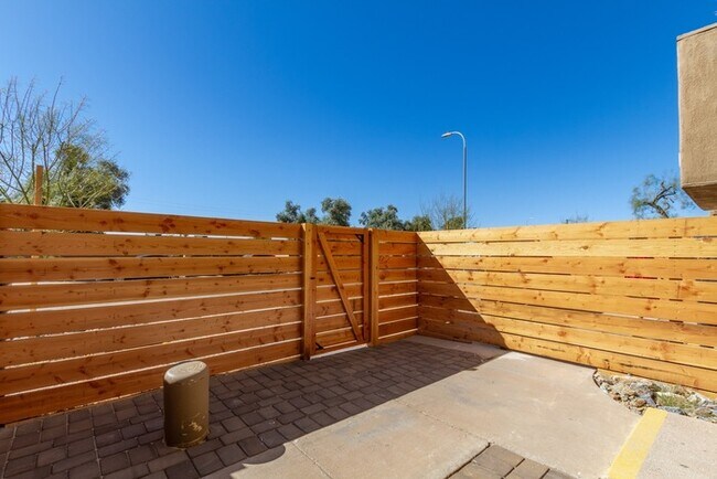 Foto del edificio - 2 Bedroom townhouse