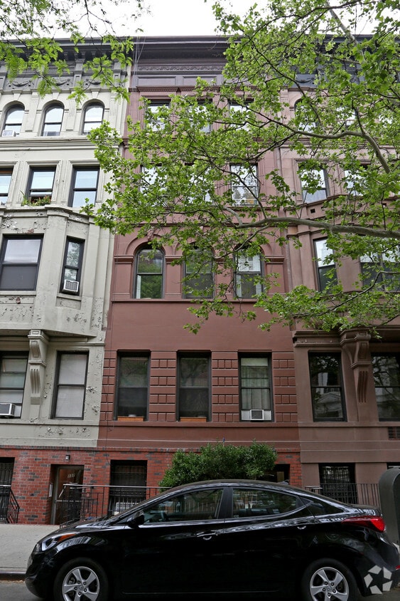 Building Photo - 135 W 75th St