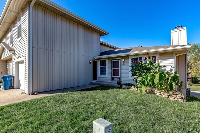 Building Photo - 7111 N Kingston Ct