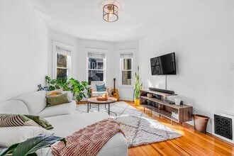 Building Photo - 26 Peverell St