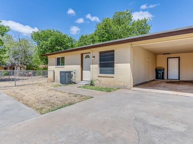 Building Photo - 2306 Cottonwood Dr