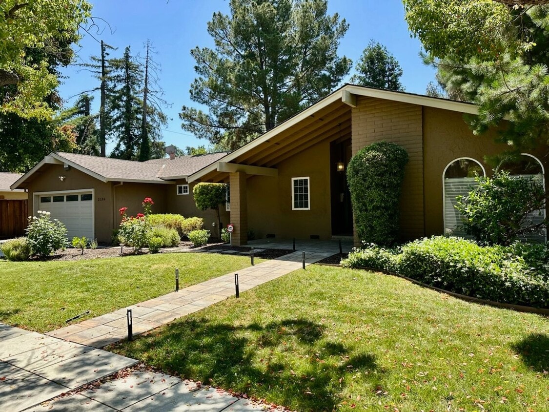 Primary Photo - Recently Remodeled Home- Gourmet Kitchen- ...