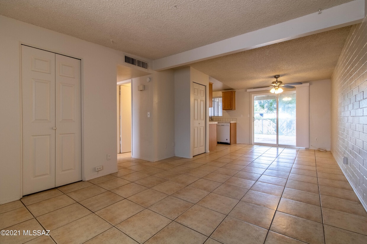 4061 S Queen Palm Dr, Tucson, AZ 85730 Townhome Rentals in Tucson AZ