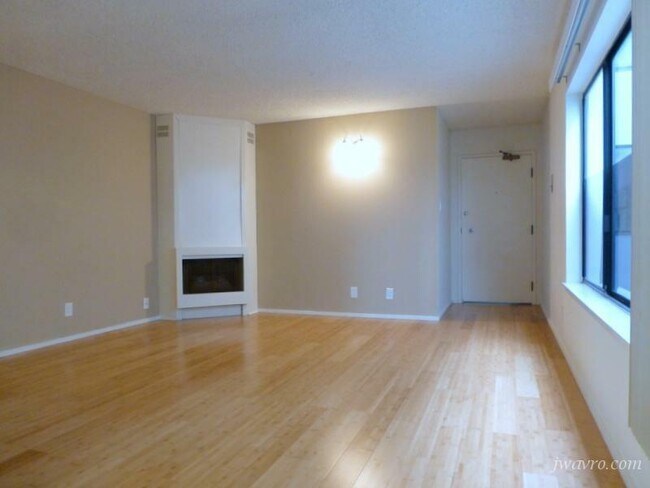 Building Photo - 1710 19th Ave