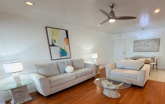 Sala de estar - 21320 Brinson Ave