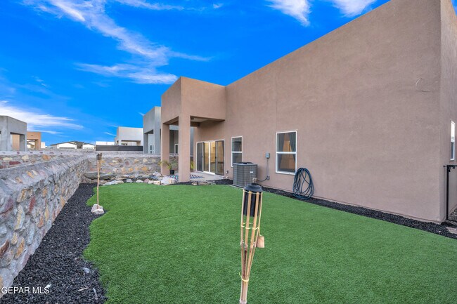 Building Photo - 13257 Coldham St