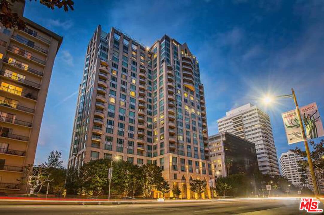 Foto principal - 10727 Wilshire Blvd