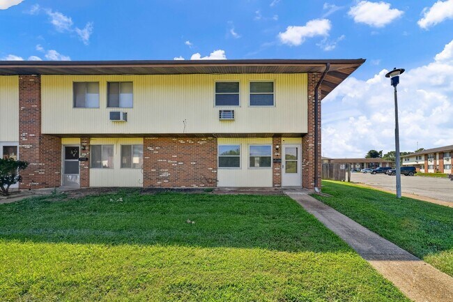 Building Photo - 7473 Hazelcrest Dr