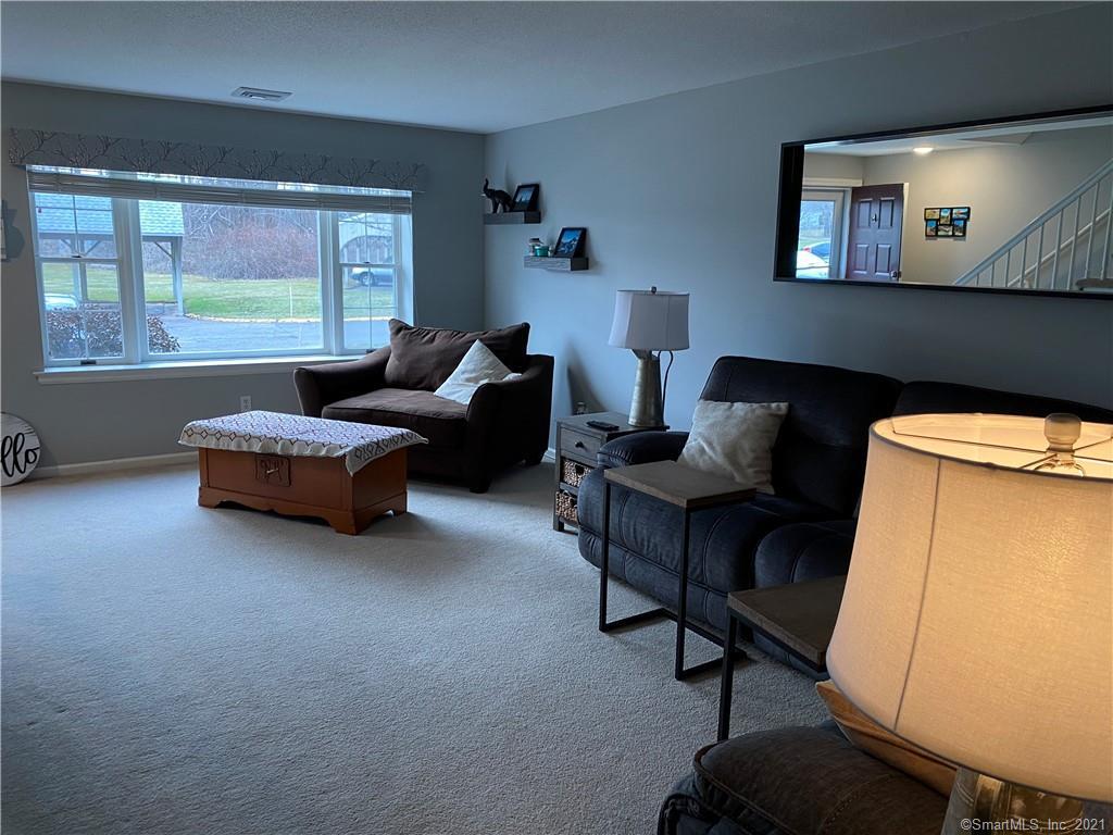 Foto principal - 34 Concord Dr