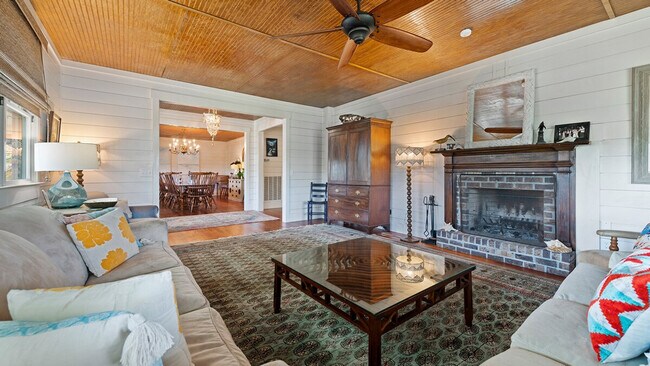 Foto del edificio - 858 Debordieu Blvd