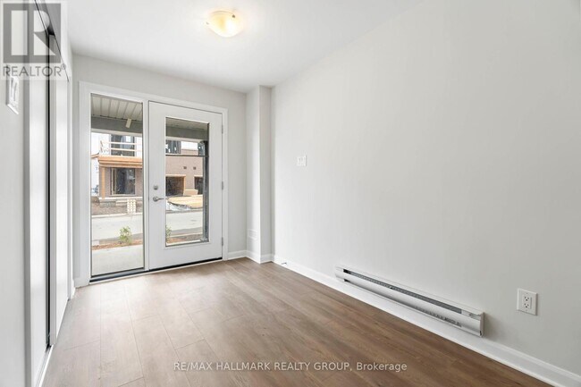 Building Photo - 410 Silverberry Private