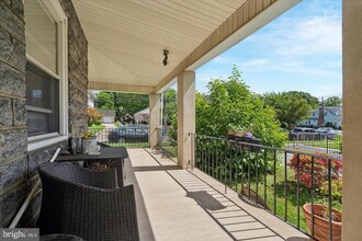 Building Photo - 660 LORAINE