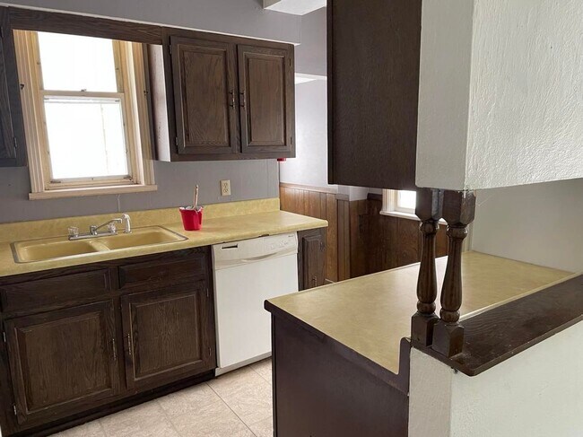 Foto del edificio - 1045-1047 Sunday St