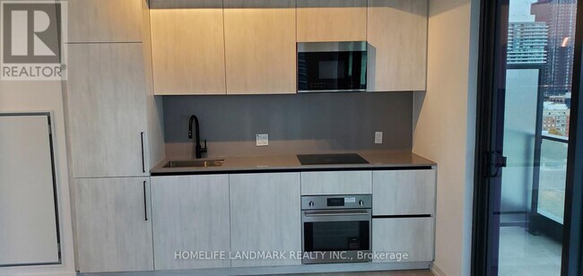 Building Photo - 35 Parliament St