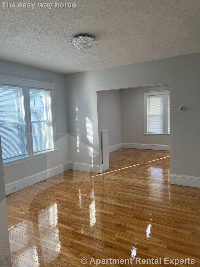 Foto del edificio - 10 Cady Ave