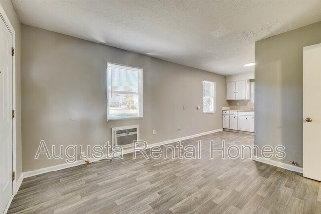 Building Photo - 327 Verdery Dr