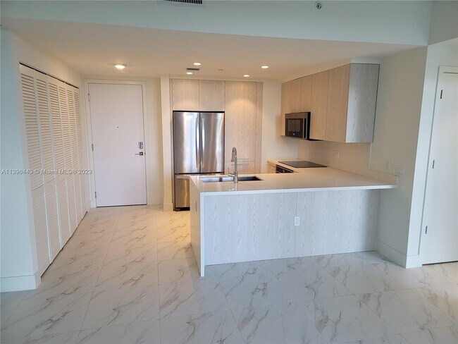 Building Photo - 2000 Metropica Way