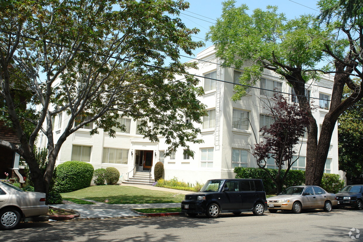 Primary Photo - Thornhill Apartments