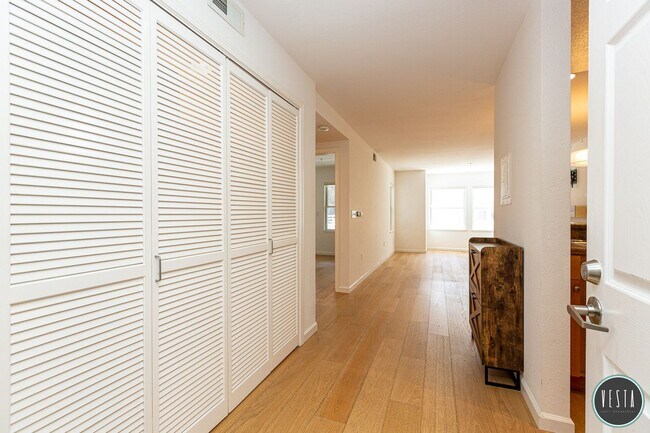 Foto del edificio - TRANQUIL 2BD/2BA CONDO WITH COURTYARD VIEW...
