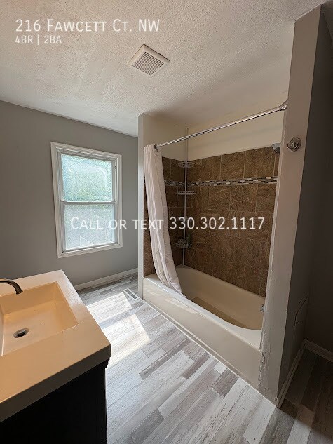 Foto del edificio - 216 Fawcett Ct NW