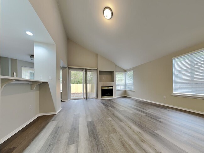 Foto del edificio - 5485 Trosper Lake St SW