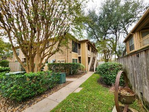 Building Photo - 1311 Antoine Dr