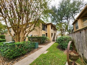 Building Photo - 1311 Antoine Dr